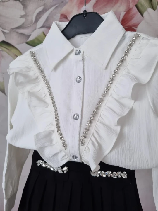 Elegancka biała koszula dla dziewczynki z długim rękawem