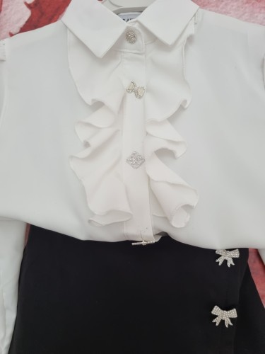 Elegancki zestaw dla dziewczynki, biała koszula i czarna spódniczka