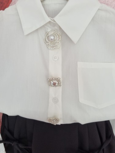 Elegancki galowy zestaw dla dziewczynki, biała koszula i czarna spódniczka