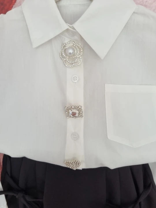 Elegancki galowy zestaw dla dziewczynki, biała koszula i czarna spódniczka
